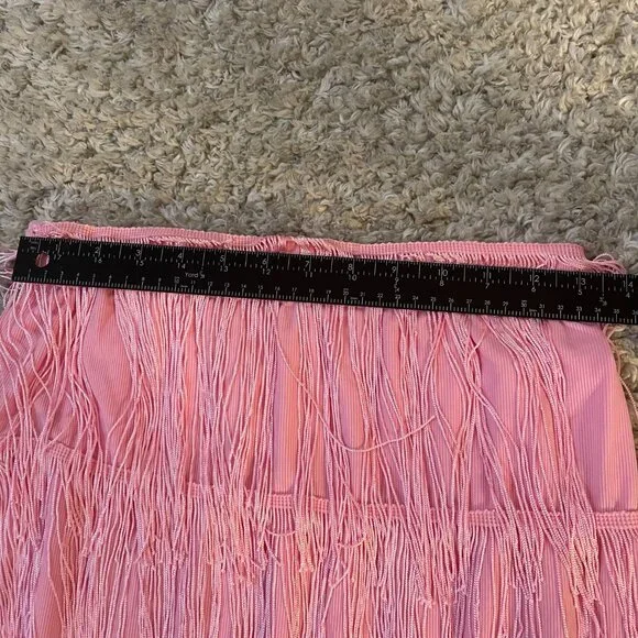 💖 Barbiecore fringe skirt moment 💖 - Picture 4 of 8